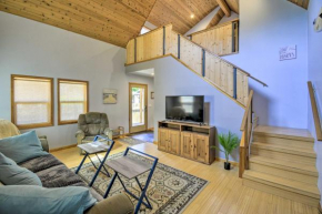 Ideally Located and Pet-Friendly Westport Cabin